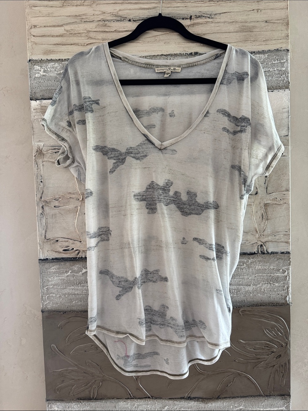 Free People Light Gray V-Neck Short Sleeve Top